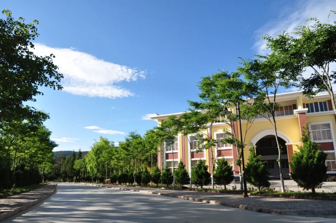3.文远楼[1].jpg